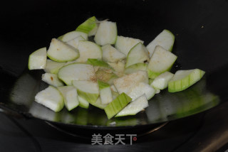 蒜末丝瓜炒油条的做法步骤：6