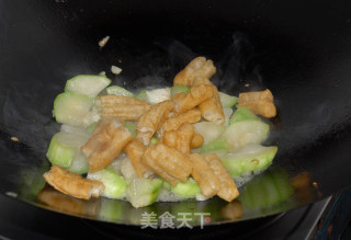 蒜末丝瓜炒油条的做法步骤：8