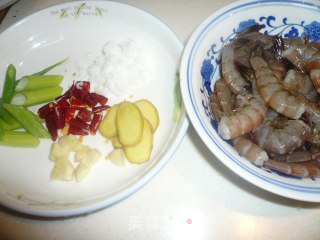 油焖大虾的做法步骤：1