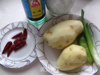 酸辣土豆丝的做法步骤：1