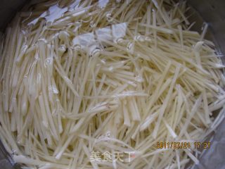 酸辣土豆丝的做法步骤：2