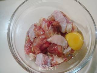 著名湘菜，其貌不扬的“左宗棠鸡”的做法步骤：1