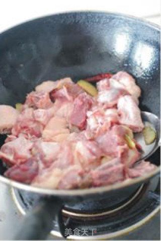 【湘菜】啤酒鸭——夏季里降火的大肉菜的做法步骤：3