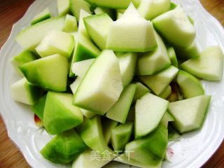 【湘菜】海米西葫芦的做法步骤：2