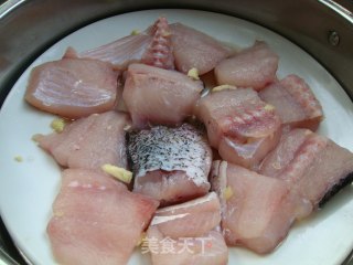 剁椒鱼块的做法步骤：4