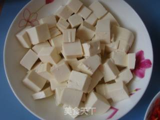 【湘菜】椒粒肉末烧豆腐的做法步骤：1