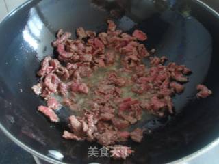 【湘菜】辣椒皮茶油炒牛肉的做法步骤：4