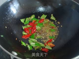 【湘菜】辣椒皮茶油炒牛肉的做法步骤：5