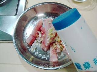 传统湘菜“香辣麻仁鱼条”的做法步骤：1