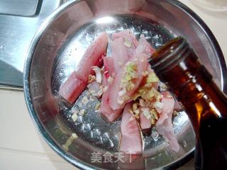 传统湘菜“香辣麻仁鱼条”的做法步骤：2