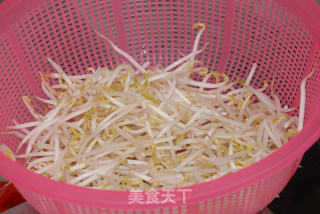 家常炒河粉的做法步骤：3