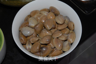 沙茶酱炒白蛤的做法步骤：1