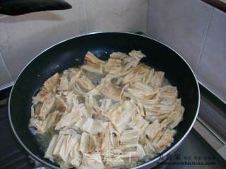 家常菜肴@@腐竹炒白菜的做法步骤：3