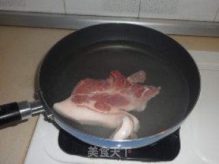 回锅肉的做法步骤：1