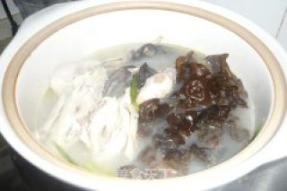 当归鸡汤煲的做法步骤：5