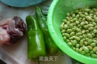 青椒毛豆炒鸡杂的做法步骤：1