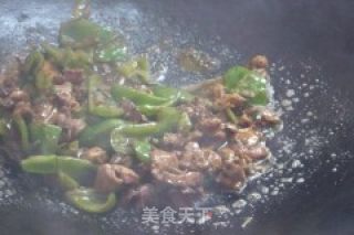 青椒毛豆炒鸡杂的做法步骤：6