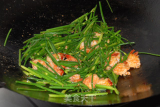 韭菜花炒虾仁的做法步骤：7