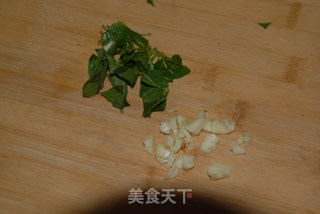 九层塔炒薄壳的做法步骤：2