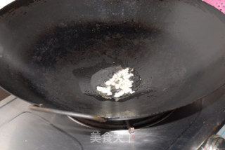 九层塔炒薄壳的做法步骤：3