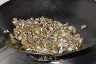 九层塔炒薄壳的做法步骤：7