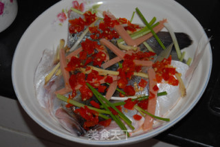 [湘菜]剁椒鲈鱼头的做法步骤：6