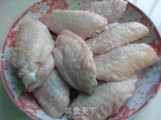 香酥鸡翅的做法步骤：1
