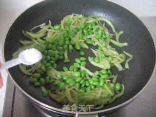 瓜皮肉丝炒毛豆的做法步骤：6