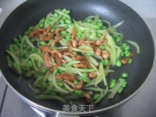 瓜皮肉丝炒毛豆的做法步骤：8