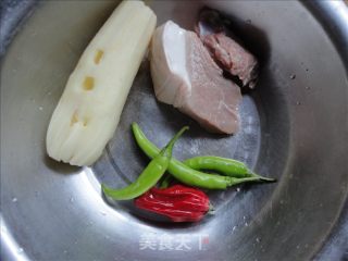 【湘菜】酸辣肉丁的做法步骤：1