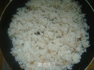 剩饭也美味 --- 干贝蛋炒饭的做法步骤：4