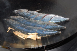 酸梅煮鲅鱼的做法步骤：4