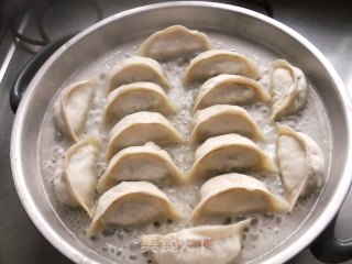 韭菜猪肉煎饺的做法步骤：11