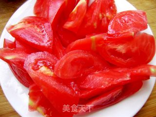 家常菜----西红柿烩角瓜的做法步骤：2