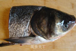 最美家乡菜---【剁椒鱼头】的做法步骤：1