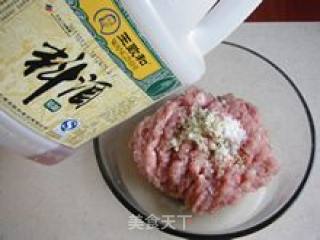 鲜肉锅贴的做法步骤：1