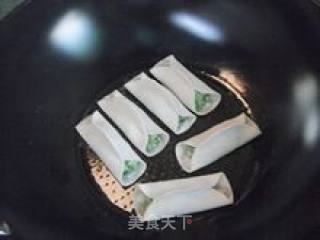 鲜肉锅贴的做法步骤：6