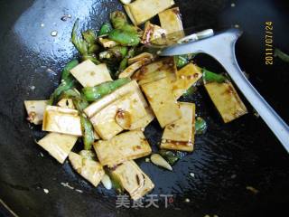 擂辣椒炒豆干的做法步骤：8