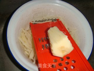 剁椒土豆丝的做法步骤：2