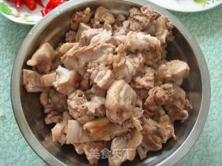 【湘菜】酸豆角烧鸭的做法步骤：1