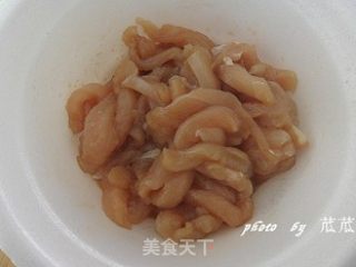 番茄金针菇烩肉丝的做法步骤：1