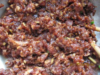 韭菜猪肉水饺的做法步骤：1