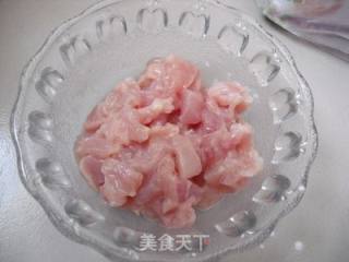 五彩鸡丁的做法步骤：1