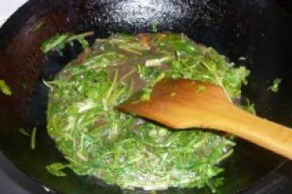 鲫鱼烧香菜的做法步骤：8