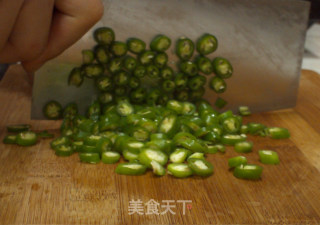 辣炒金钱蛋的做法步骤：1