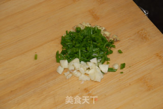 红烧鲈鱼的做法步骤：2