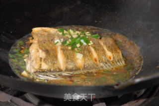 红烧鲈鱼的做法步骤：7