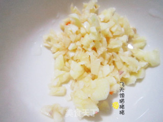 蒜薹炒肉的做法步骤：1