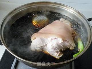 适合我家口味的--霸王肘子的做法步骤：7