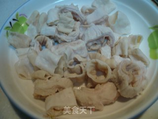 溜肥肠的做法步骤：1